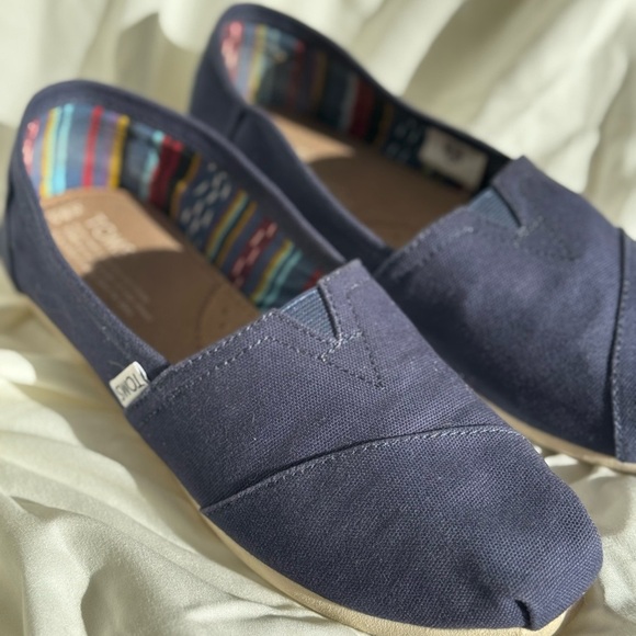 TOMS Classic Navy Canvas Loafers Size 8.5 - Picture 6 of 10